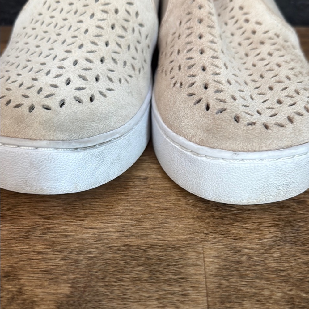 Vionic Beige Slip-On Shoes Size 6 - Picture 4 of 6